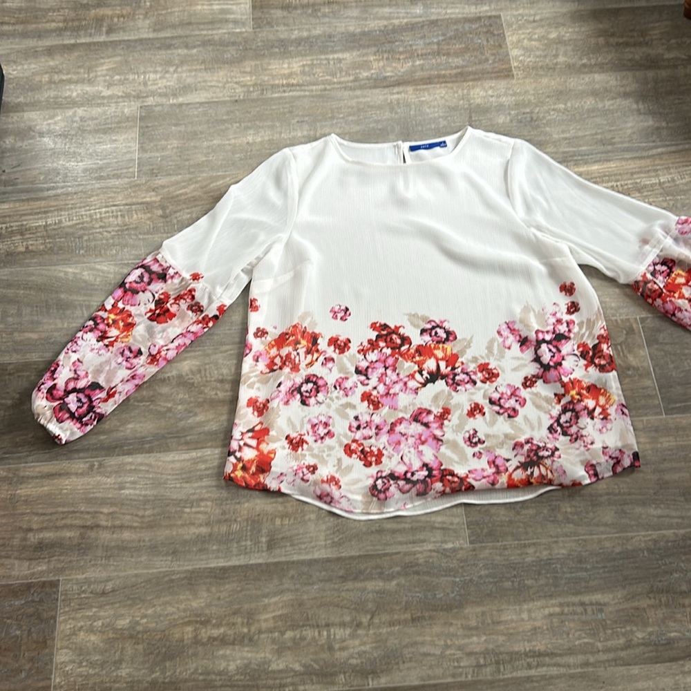 Apt. 9 White flowered blouse size large - Picture 6 of 11